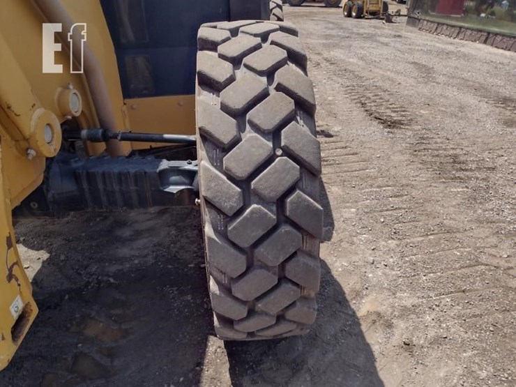 2017-caterpillar-tl1055d-image-22