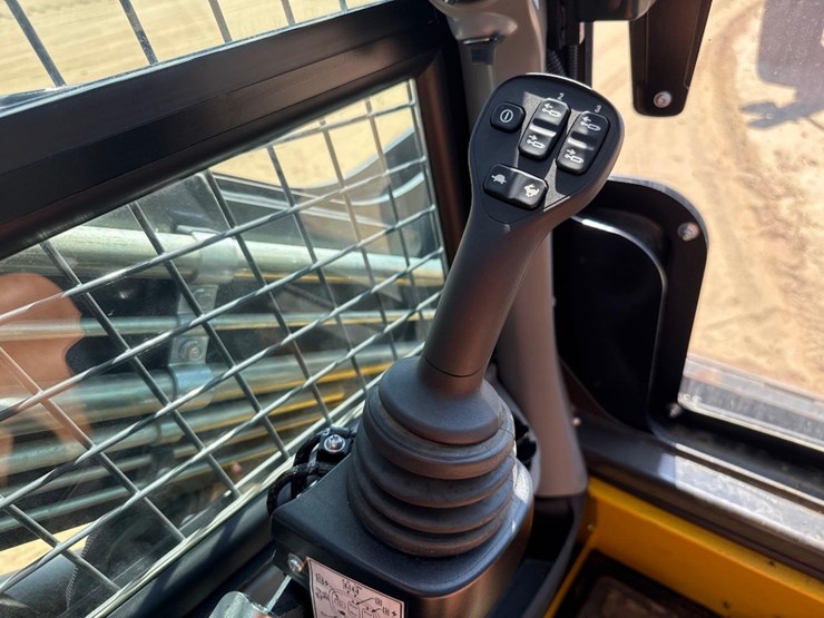 new-holland-c362-image-29