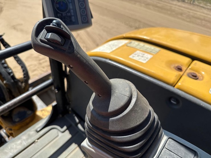 2020-caterpillar-303.5e2-cr-image-31