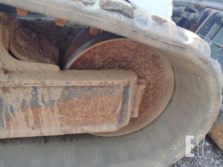 2019-bobcat-t740-image-34