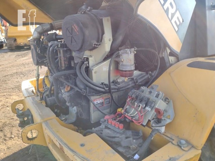 2015-deere-324k-image-24