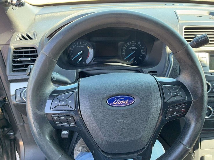2017-ford-explorer-image-23