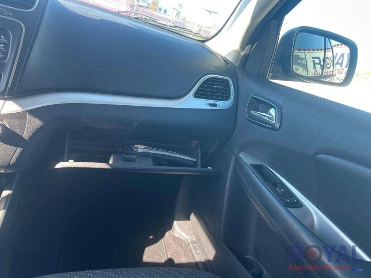2012-dodge-journey-image-11