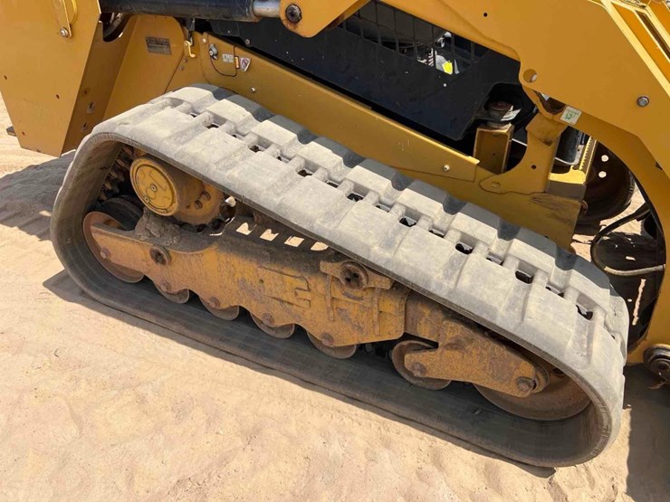 2021-caterpillar-279d3-image-13