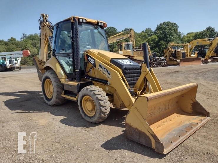 2015-caterpillar-420f-image-39