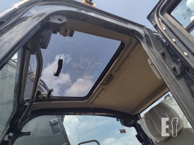 2019-deere-135g-image-14