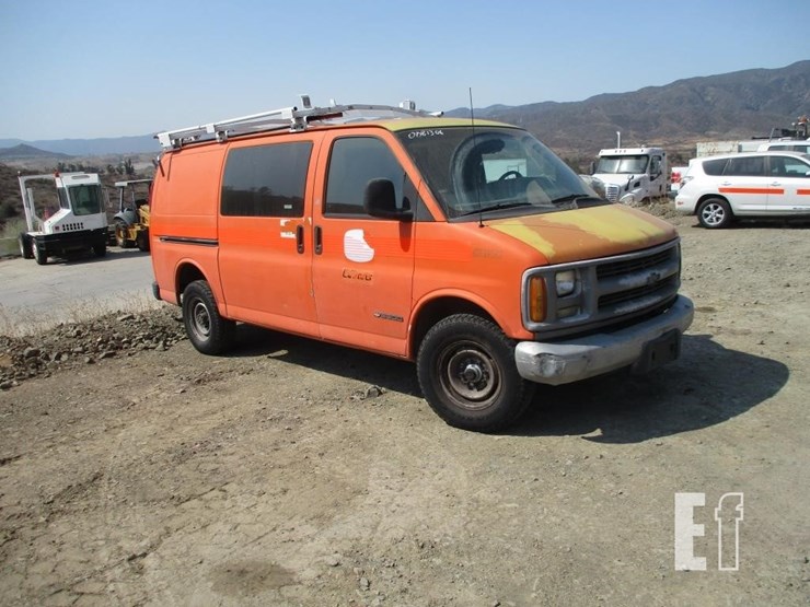 1999-chevrolet-express-3500-image-2