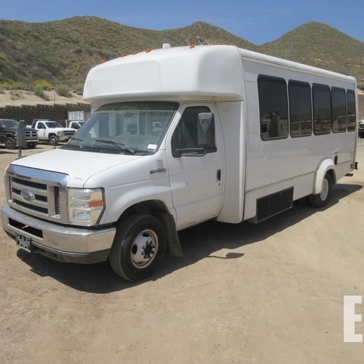 2011 FORD E450