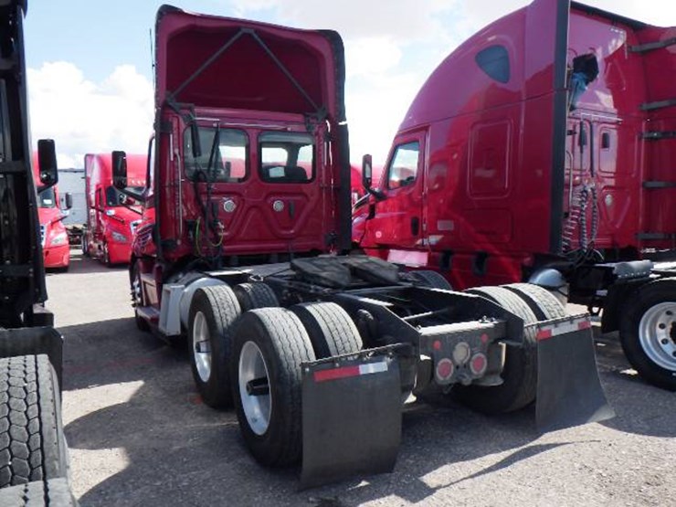 2019-freightliner-cascadia-116-image-10