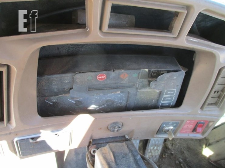2000-deere-624h-image-11