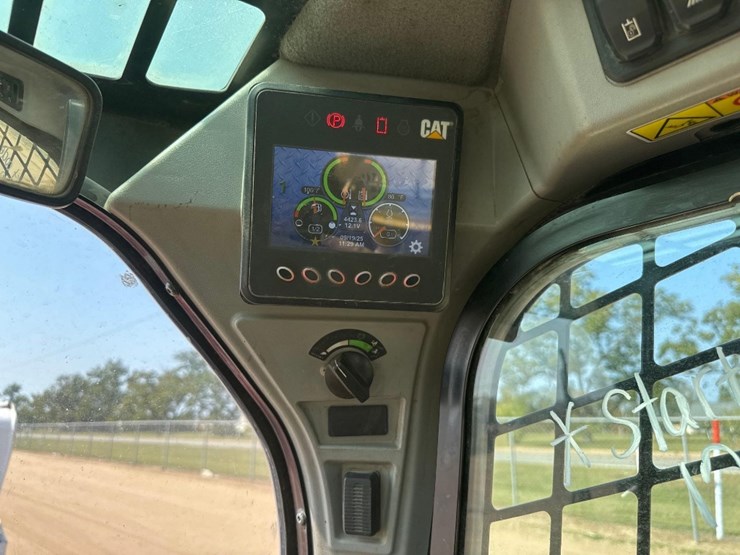 2020-caterpillar-259d3-image-29