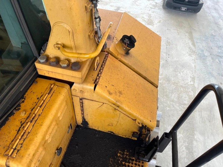 2017-caterpillar-d11t-image-27