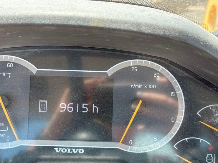 2015-volvo-l90h-image-23