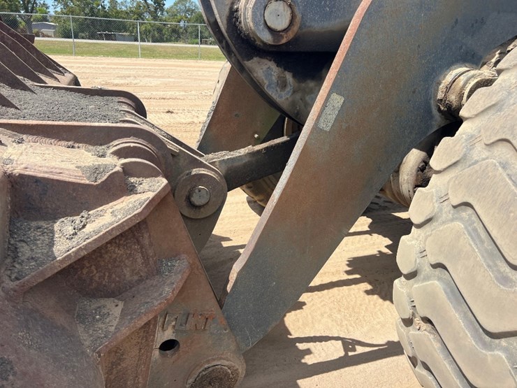 2012-deere-644k-image-10