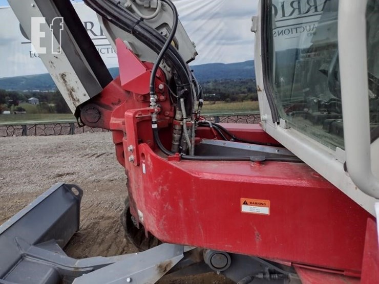 2023-takeuchi-tb280fr-image-26