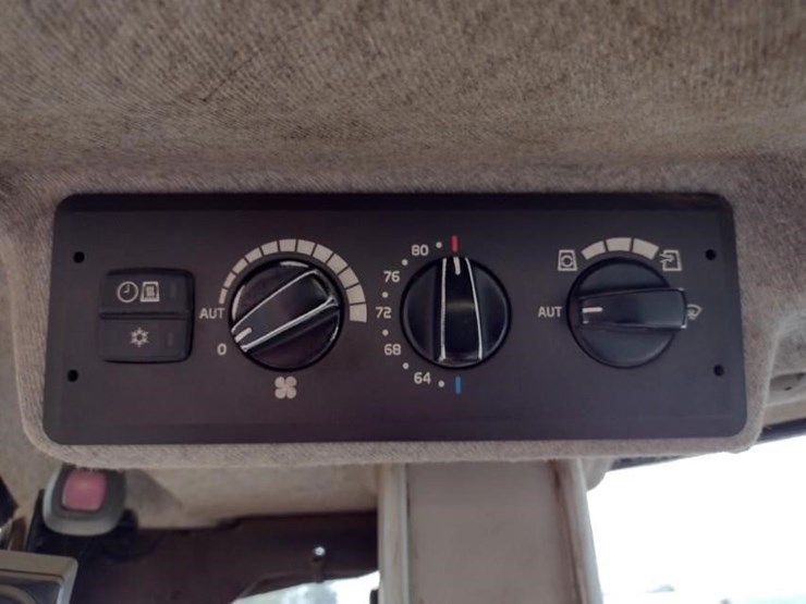 2014-volvo-l90g-image-15