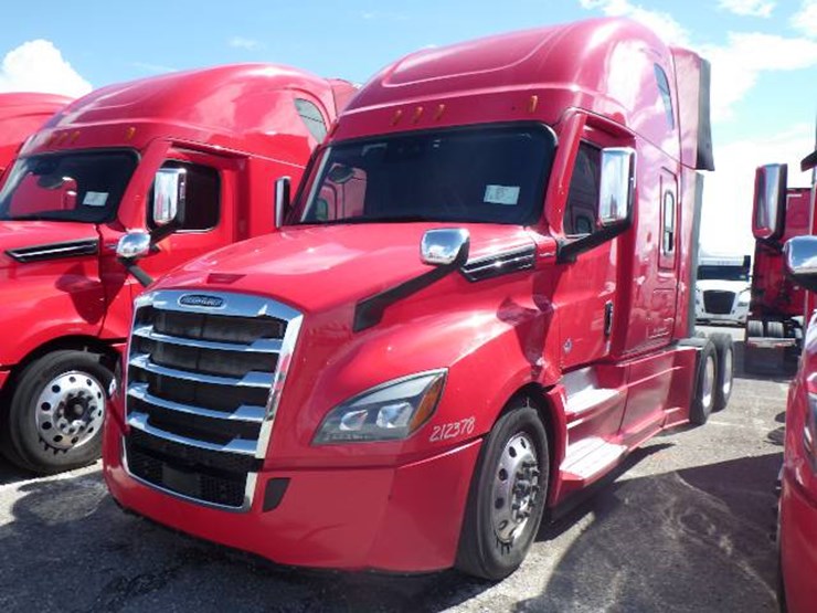 2021-freightliner-cascadia-126-image-1