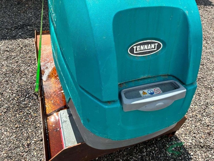 tennant-t500-floor-scrubber-works-28"-image-8