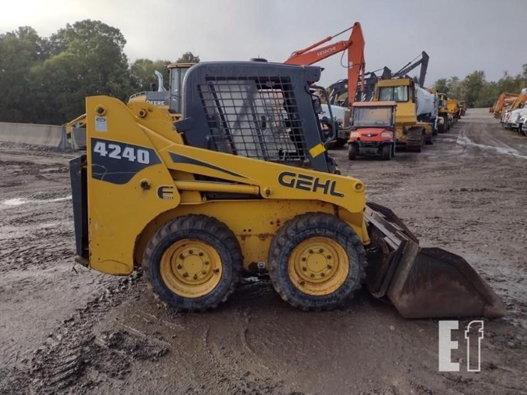 gehl-4240-image-3