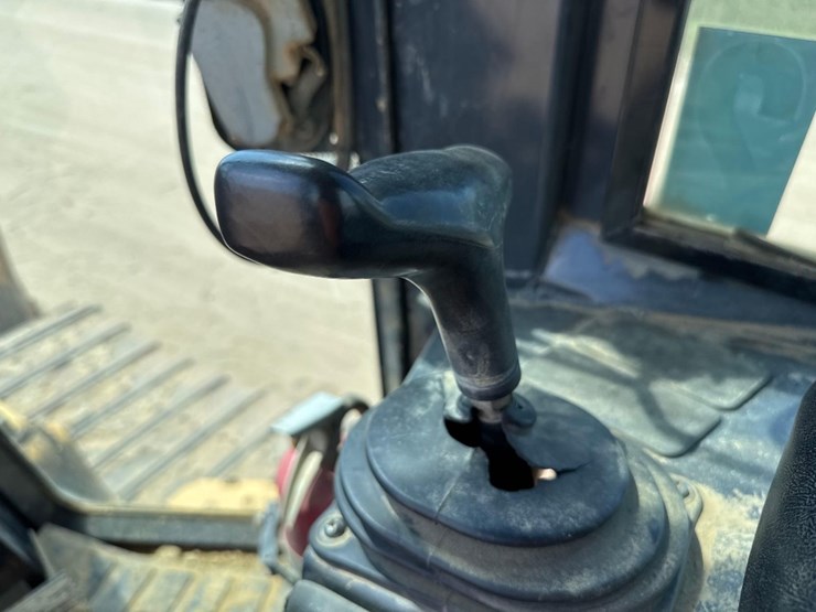 2007-deere-700j-xlt-image-28