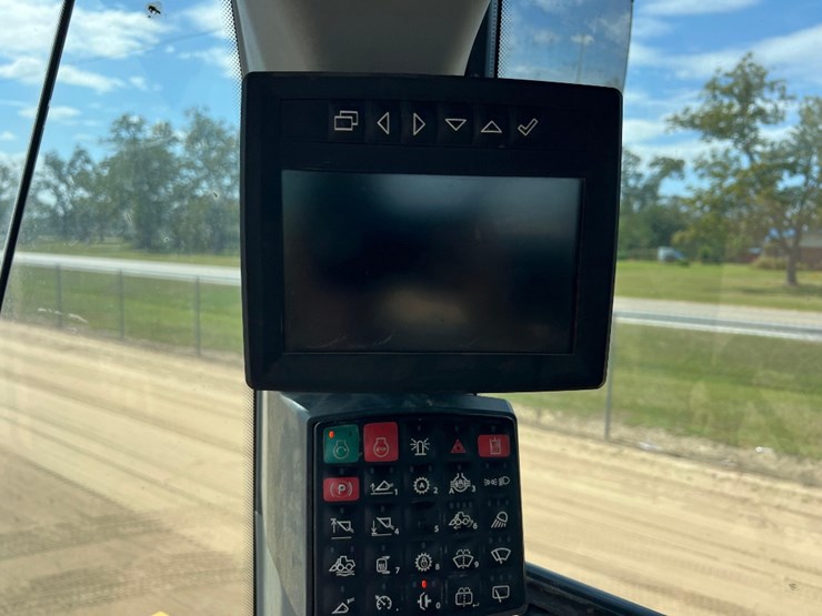 2021-deere-624p-image-39