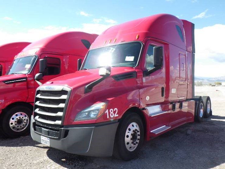 2020-freightliner-cascadia-126-image-1