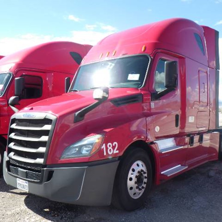2020 FREIGHTLINER CASCADIA 126