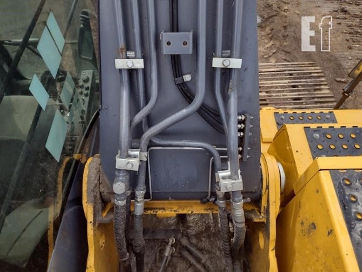 2021-deere-250g-lc-image-46