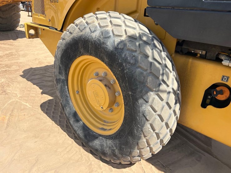 2019-caterpillar-cs44b-image-16