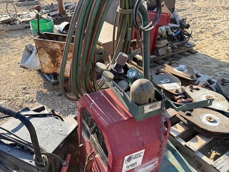 lincoln-electric-ac-225-arc-welder-&-pallet-contents-image-1