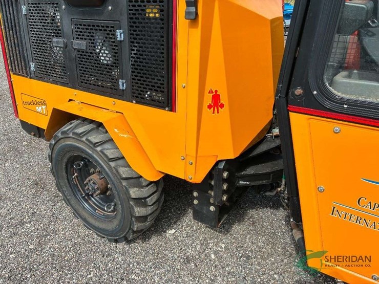 2014-trackless-model-mt6-with-numerous-like-new-attachments-image-23