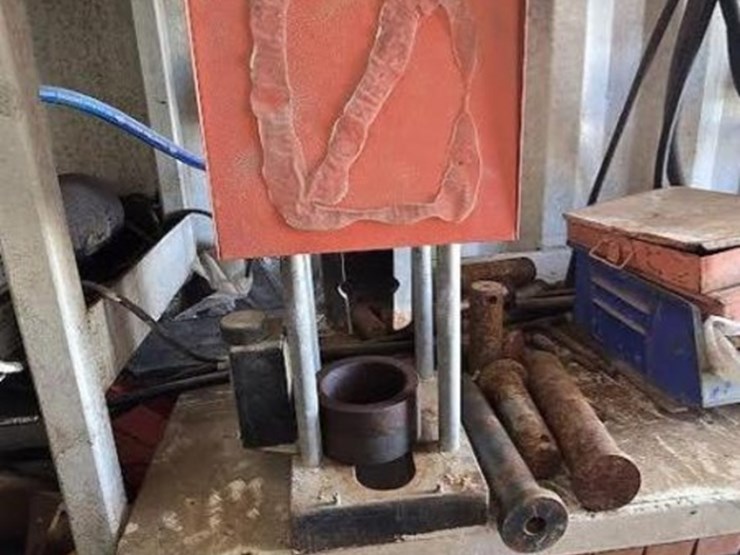 tool-house-with-contents-image-10
