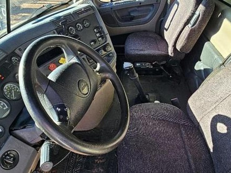 2011-freightliner-dump-truck-image-9