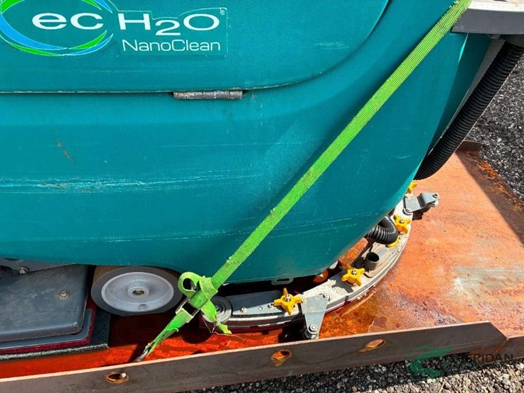 tennant-t500-floor-scrubber-works-28"-image-3