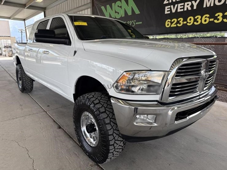 2015-ram-2500-slt-image-2