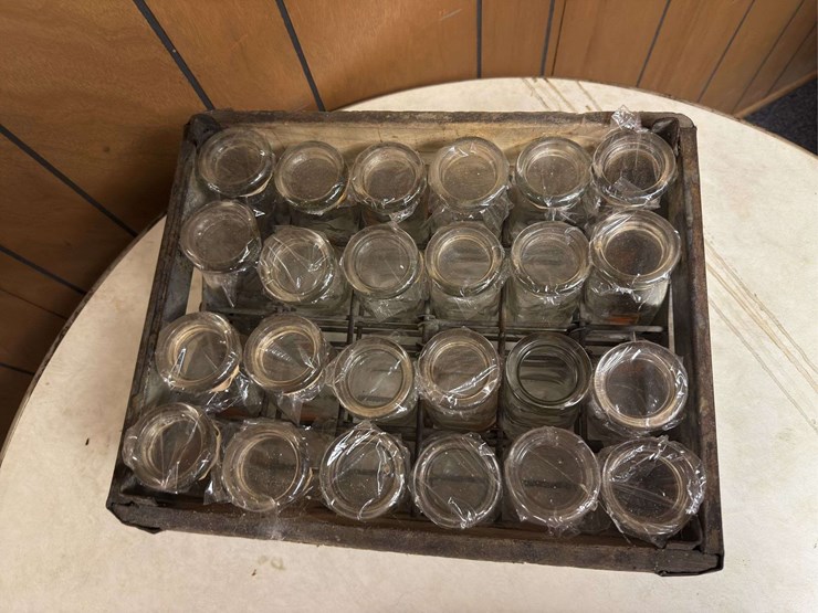 superior-dairies-bottles-and-carriers-image-3