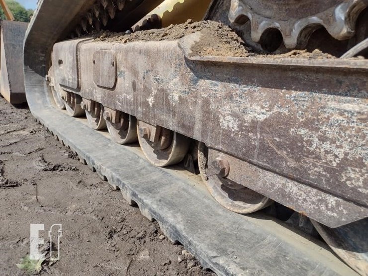 2015-deere-333e-image-23