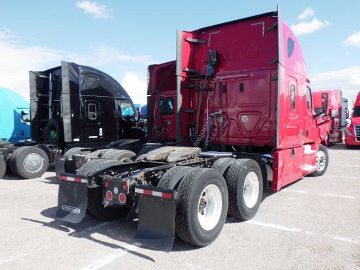 2019-freightliner-cascadia-126-image-5