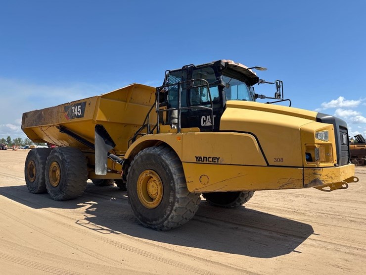 2019-caterpillar-745-image-4
