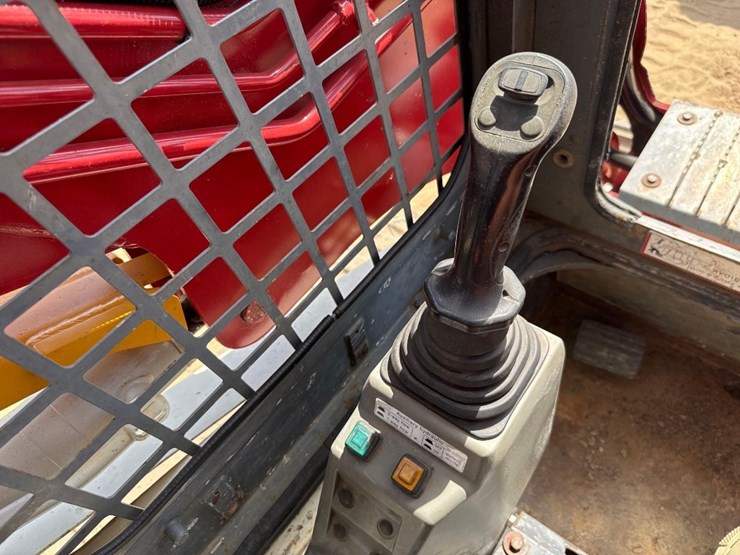 2015-takeuchi-tl10-image-23