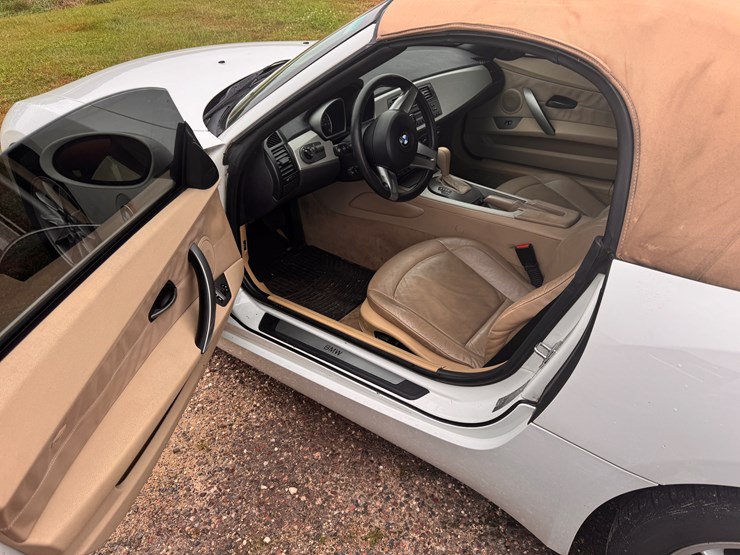 #5479-•-2003-bmw-z4-(arcadia,-wi)-(title-in-delay)-image-11