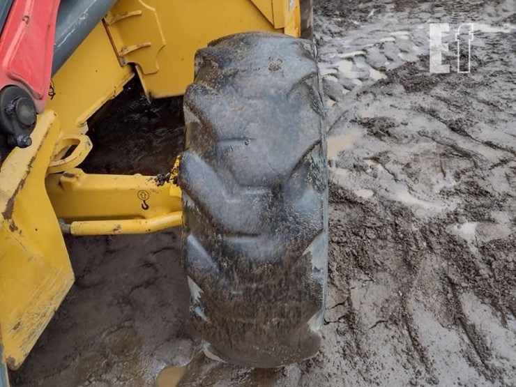 2019-deere-410l-image-22