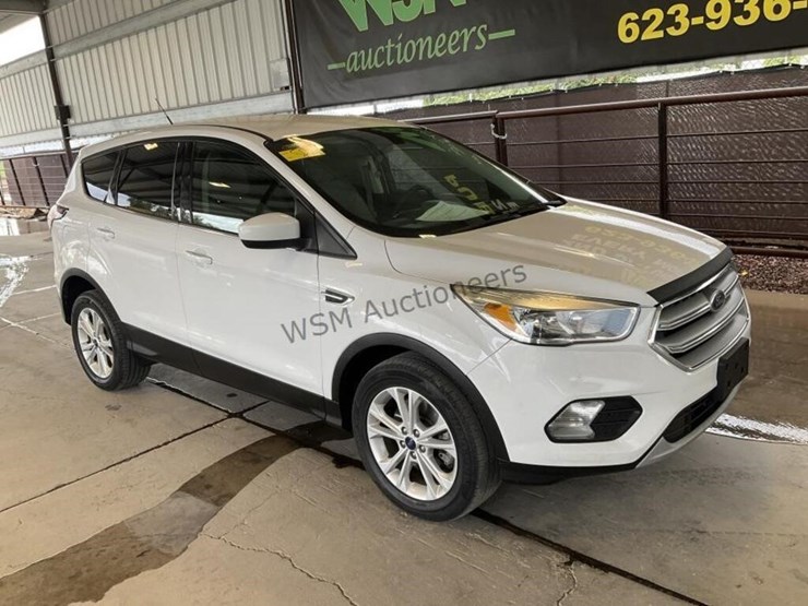 2017-ford-escape-se-image-2