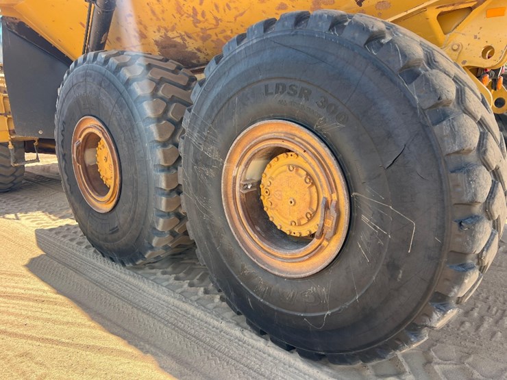 2018-caterpillar-745-image-13