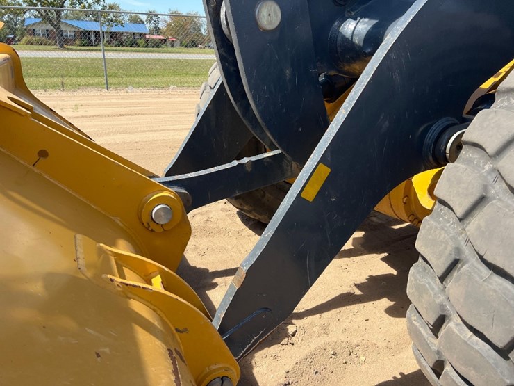2021-deere-624p-image-11