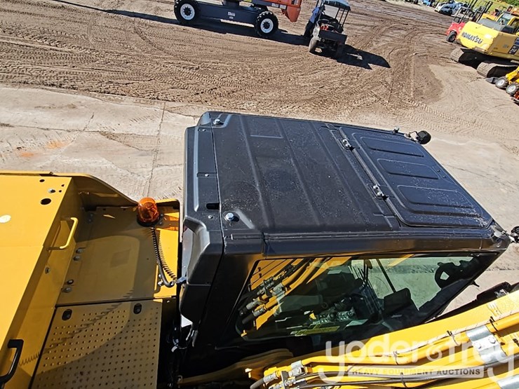 2019-caterpillar-320-image-19