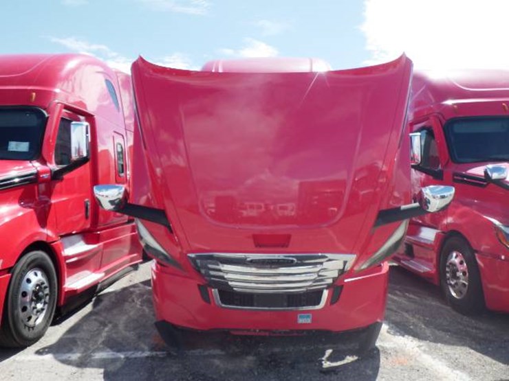 2021-freightliner-cascadia-126-image-17