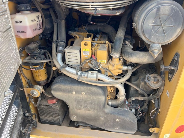 2019-caterpillar-262d3-image-17