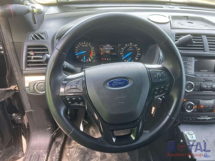 2017-ford-explorer-image-11