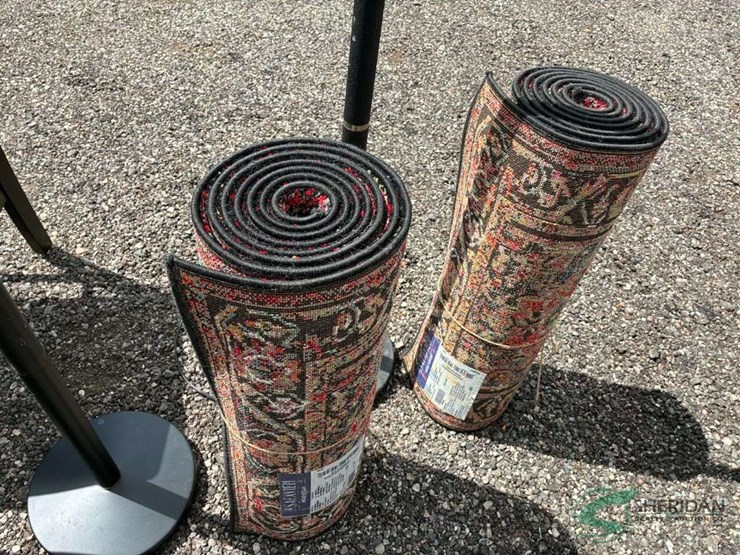 (2)-bar-stools,-(2)-lamps,-&-(2)-rugs-image-4